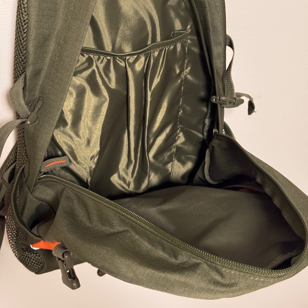 Mountainware Backpack - Picture 3 of 4